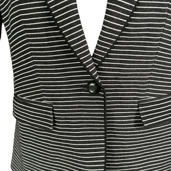Ann Taylor Black and White stripe blazer Size 4 - Picture 6 of 7